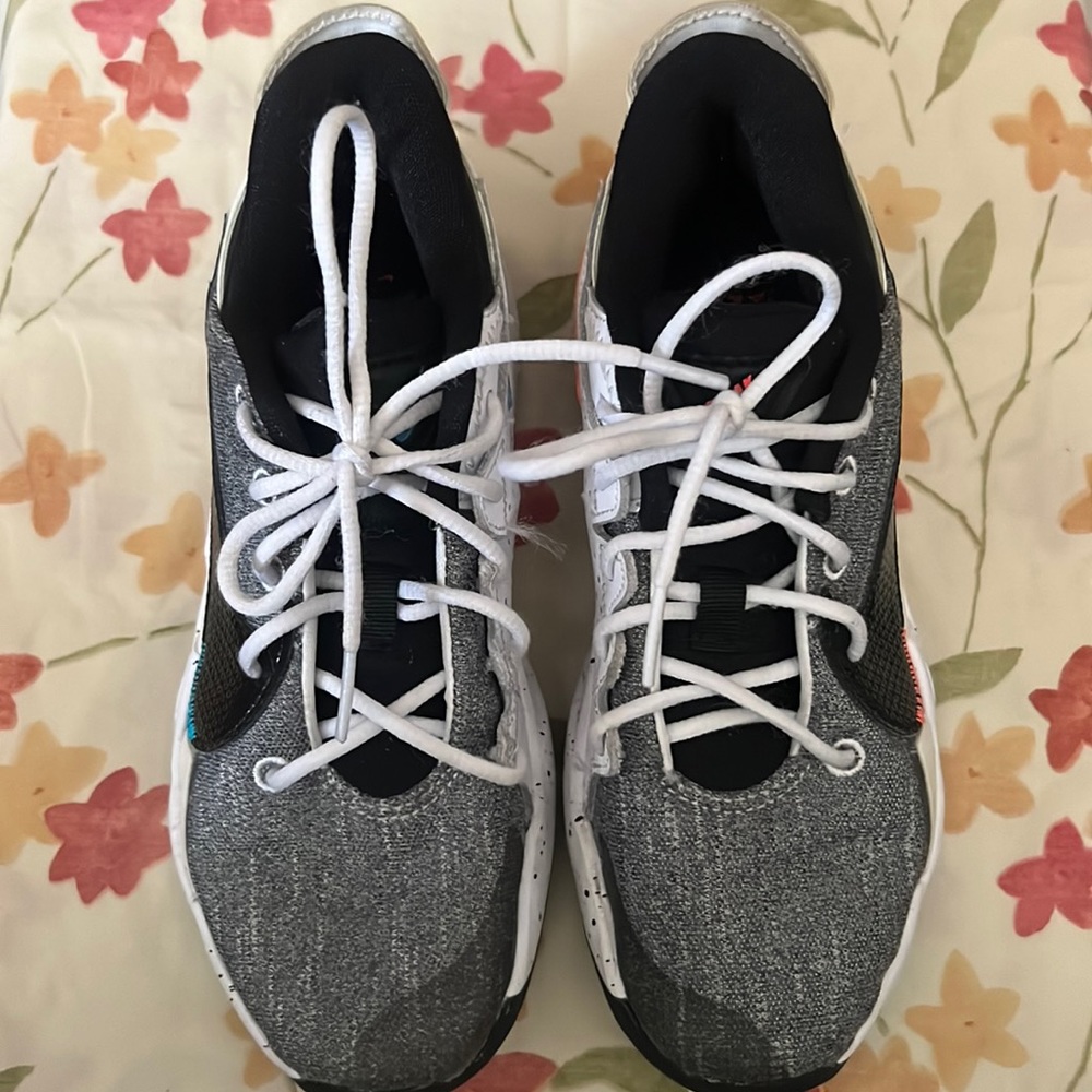 Boys size 1 1/2 Nike